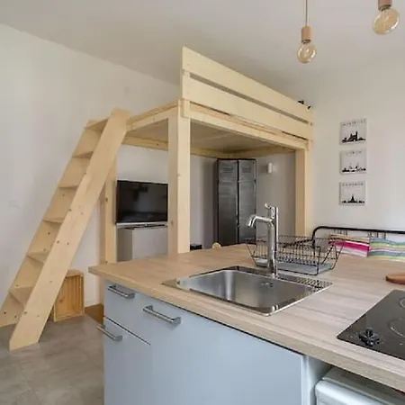 T2 Cosy 6 Metro Foch Apartment *