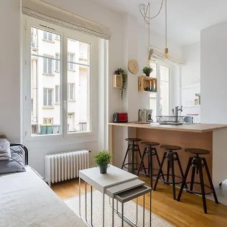 T2 Cosy 6 Metro Foch Apartment