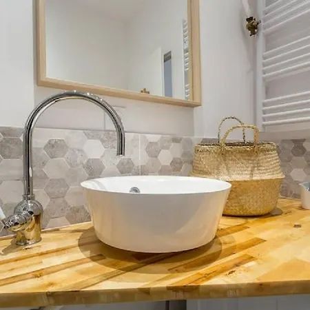 T2 Cosy 6 Metro Foch Apartment *